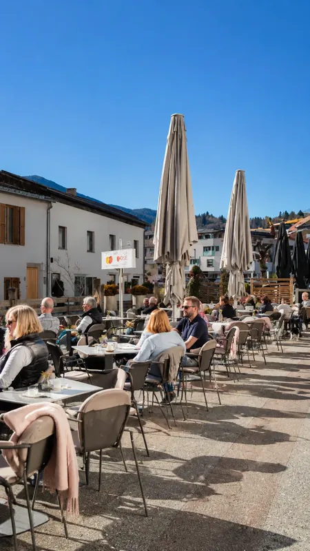 Café Rose Sterzing — Außenbereich mit Sonnenterrasse
